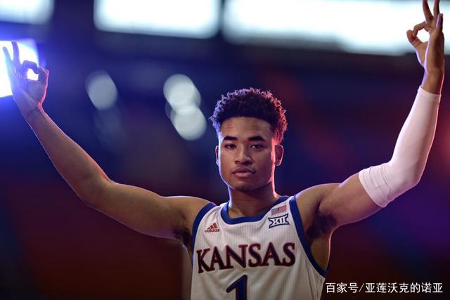 周琦5投2中仅得10分 罚球三不沾登上微博热搜