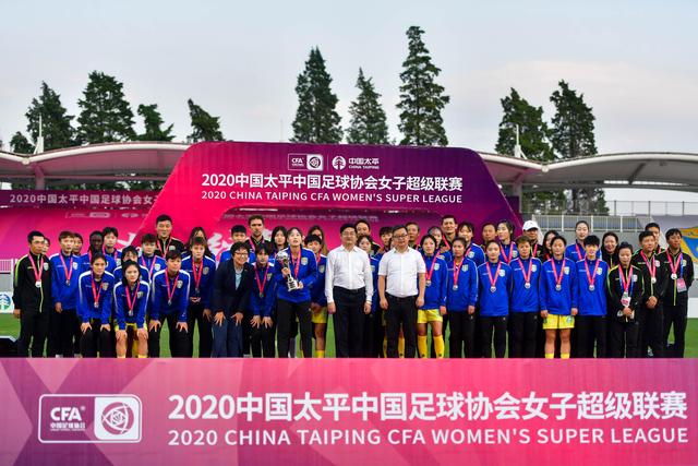 西甲-罗贝托双响莱万助攻 巴萨3-2阿尔梅里亚